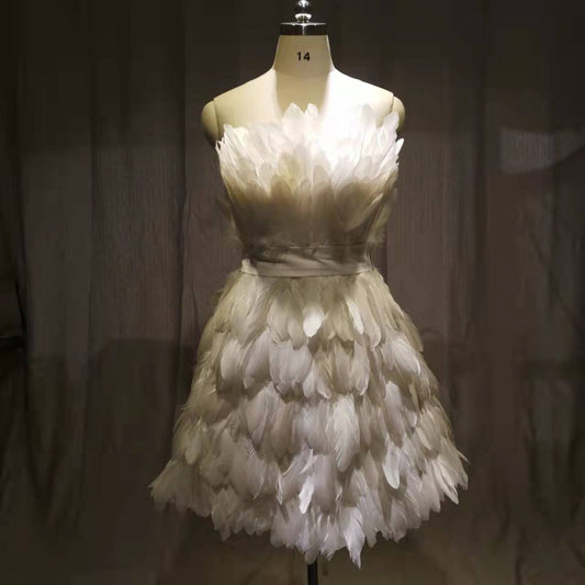 セクシーなストラップレスオフショルダーノースリーブフェザードレス