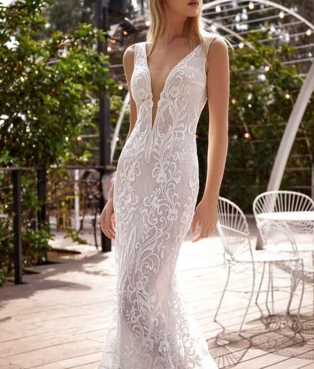 2022 セクシーなバックレスマーメイドウェディングドレス ディープVネック レース