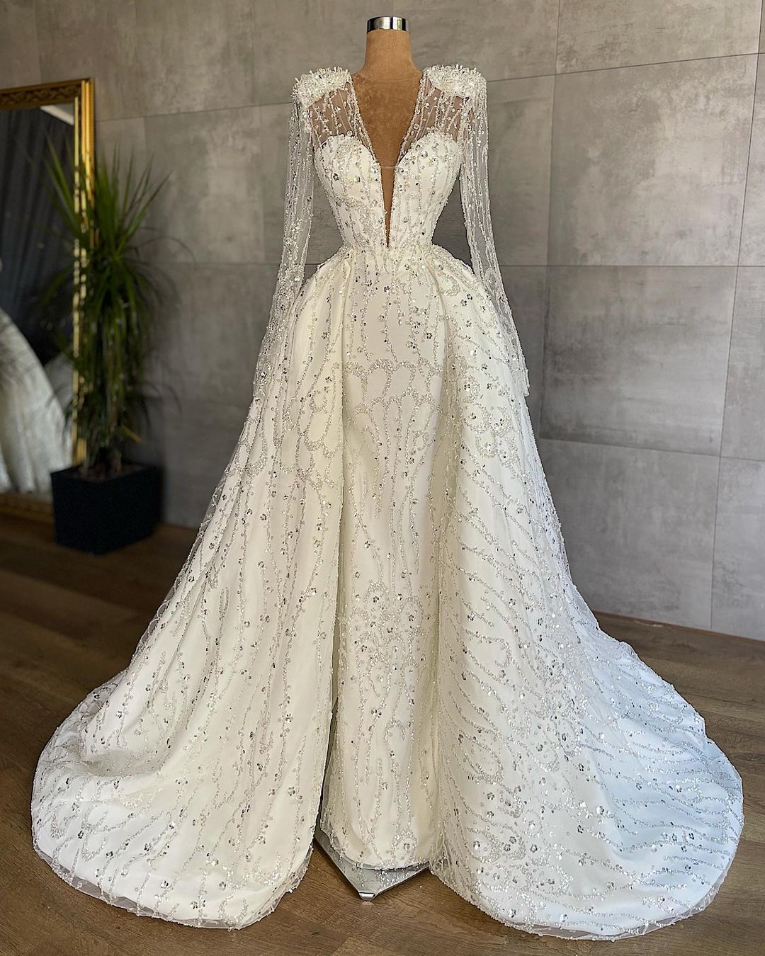 Luxury Mermaid Wedding Gowns with Detachable Train Lace