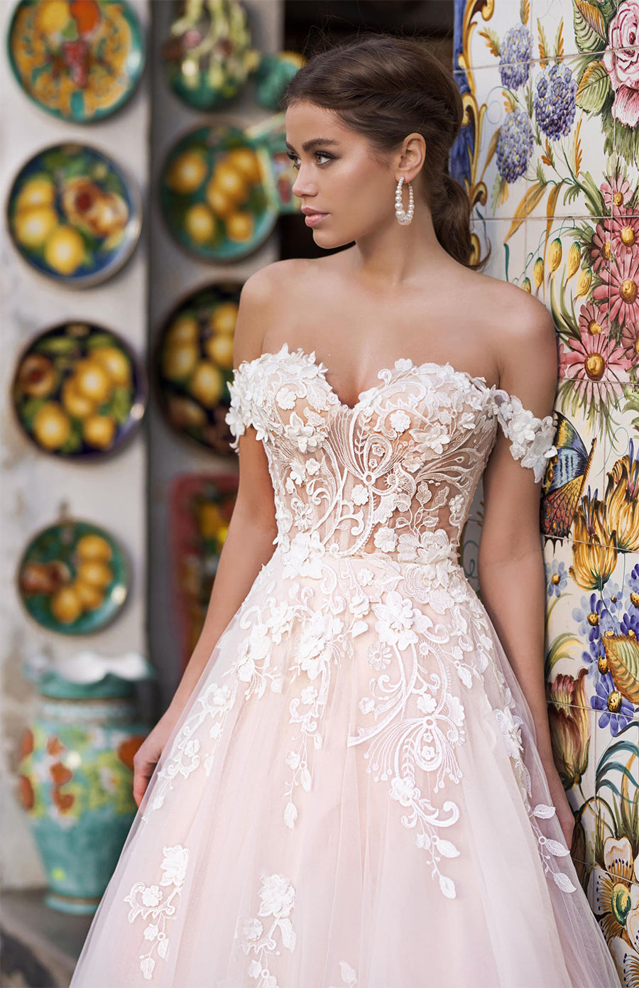 Wedding Dresses Tulle with Lace Appliques Sexy Off the Shoulder