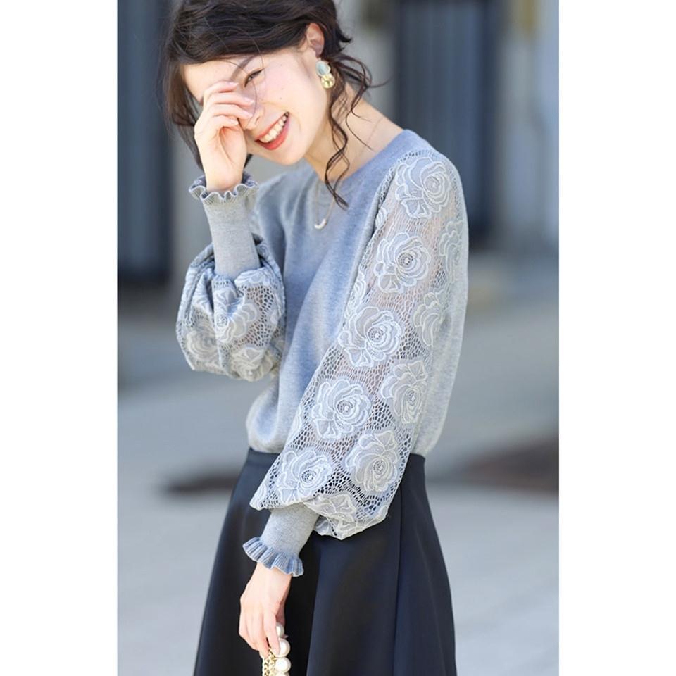 Women Lace Stitching Lantern Sleeve Sweater