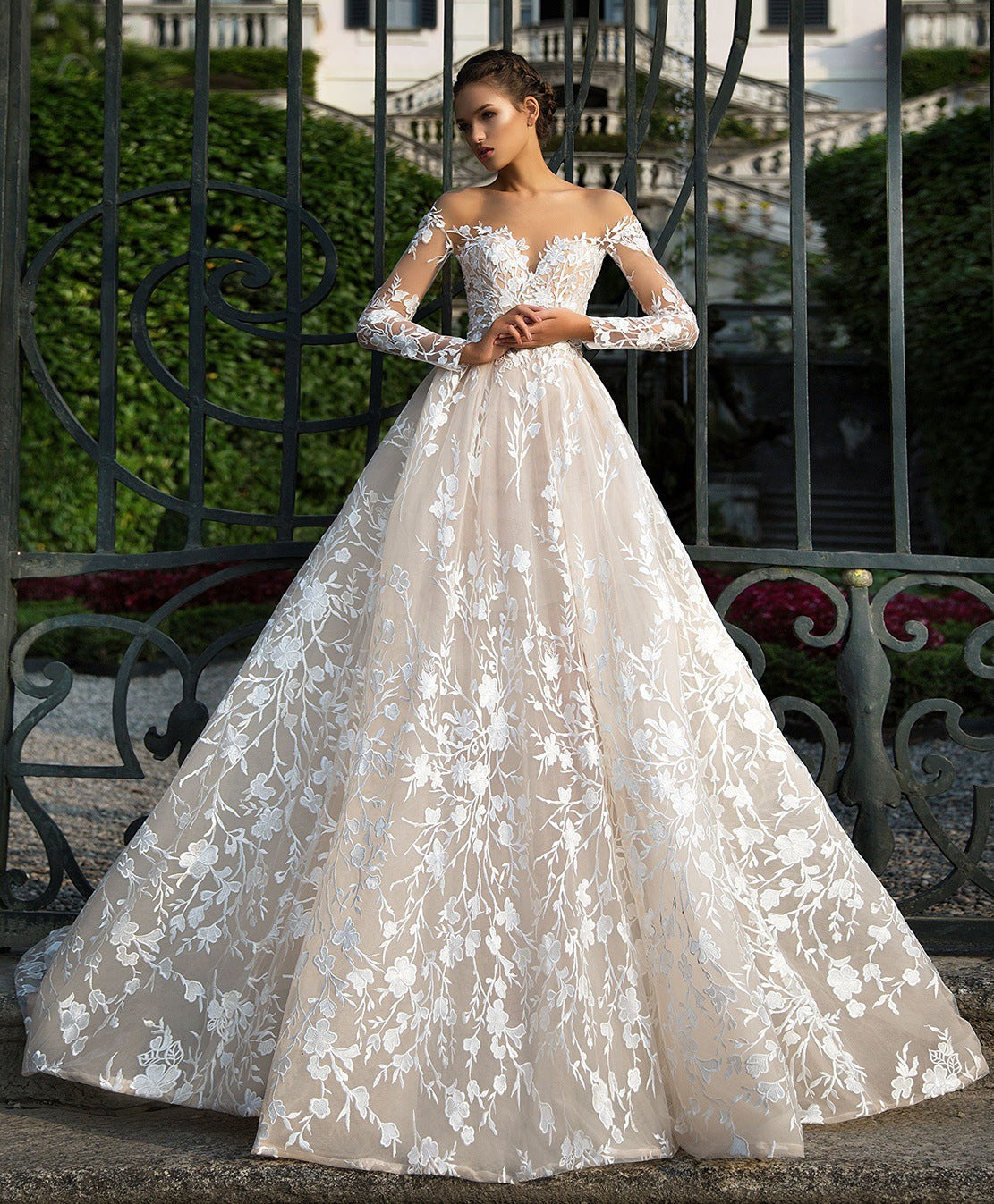 Lace Wedding Dress Sweetheart Neck Long Sleeves Appliques
